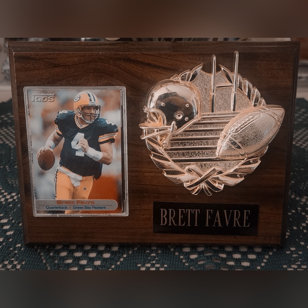 Brett Favre Rare Green Bay Packers 2002 NFL Sports Illustrated Card Plaque 6"x8"